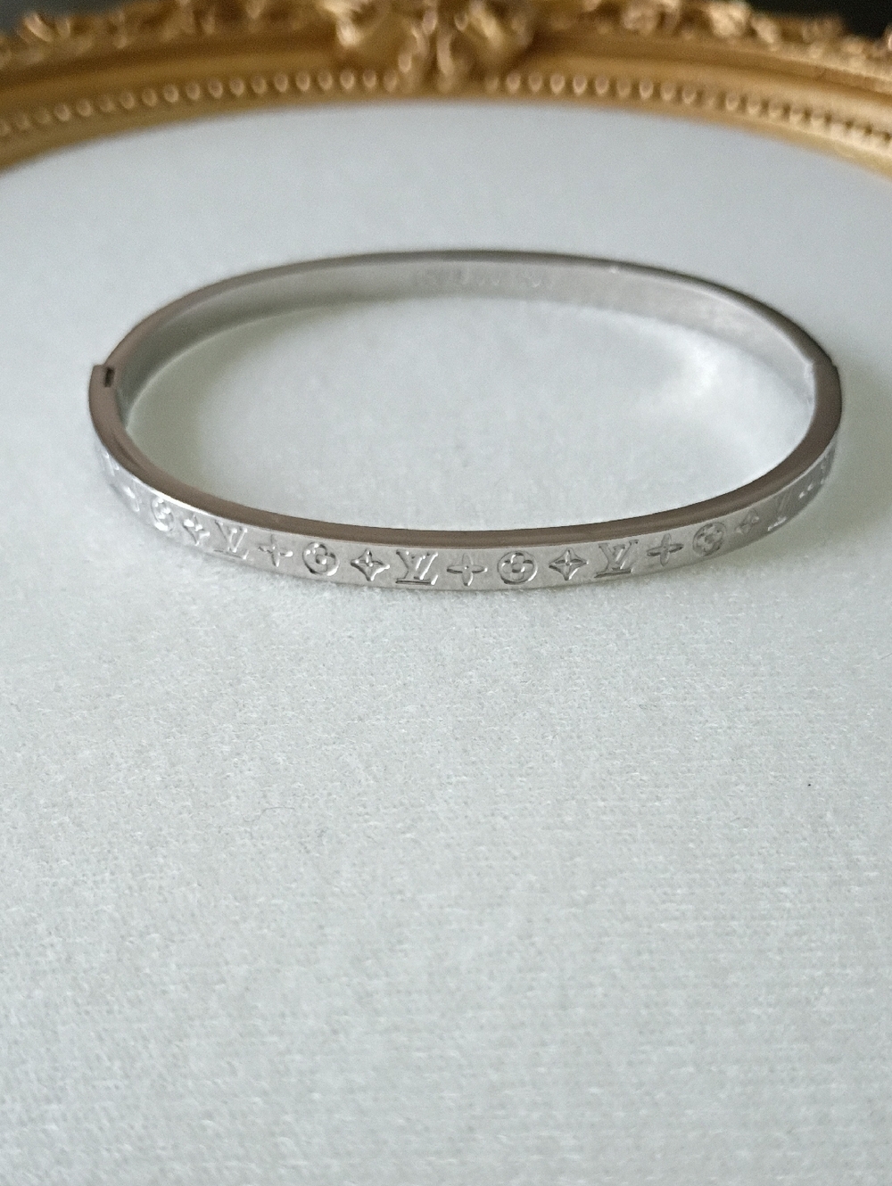 New Silver Tone Bangle Bracelet Fashion Jewelry
